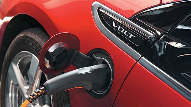 Recarga pode ser feita em uma tomada comum, desde que aterrada | <a href="https://quatrorodas.abril.com.br/carros/chevrolet-volt-637764.shtml" rel="migration">Leia mais</a> Recarga pode ser feita em uma tomada comum, desde que aterrada | <a href="https://quatrorodas.abril.com.br/carros/chevrolet-volt-637764.shtml" rel="migration">Leia mais</a>
