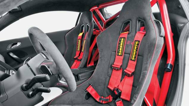 Cintos têm quatro pontos de apoio | <a href="https://quatrorodas.abril.com.br/carros/testes/aud-r8-gt-641441.shtml" rel="migration">Leia mais</a> Cintos têm quatro pontos de apoio | <a href="https://quatrorodas.abril.com.br/carros/testes/aud-r8-gt-641441.shtml" rel="migration">Leia mais</a>