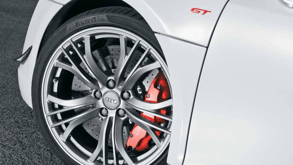 Rodas de alum&iacute;nio de 19 polegadas | <a href="https://quatrorodas.abril.com.br/carros/testes/aud-r8-gt-641441.shtml" rel="migration">Leia mais</a>