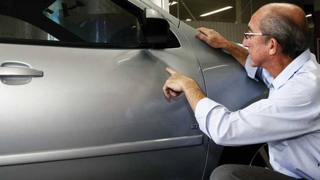 ...e a batida na porta dianteira | <a href="https://quatrorodas.abril.com.br/blogs/longaduracao/2011/09/10/chevrolet-agile/" rel="migration">Leia mais</a> ...e a batida na porta dianteira | <a href="https://quatrorodas.abril.com.br/blogs/longaduracao/2011/09/10/chevrolet-agile/" rel="migration">Leia mais</a>