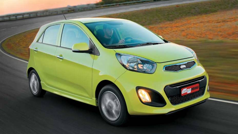 As linhas do Picanto 2012 são obra do badalado designer Peter Schreyer | <a href="https://quatrorodas.abril.com.br/carros/testes/kia-picanto-1-0-flex-641510.shtml" rel="migration">Leia mais</a>