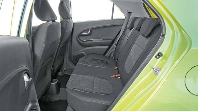 Atrás, há espaço razoável na cabine... | <a href="https://quatrorodas.abril.com.br/carros/testes/kia-picanto-1-0-flex-641510.shtml" rel="migration">Leia mais</a> Atrás, há espaço razoável na cabine... | <a href="https://quatrorodas.abril.com.br/carros/testes/kia-picanto-1-0-flex-641510.shtml" rel="migration">Leia mais</a>