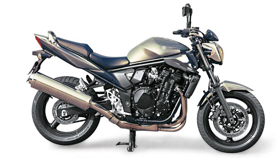 Olha só: quatro cilindros, um baita torque,toda a moral de moto grande - e custamenos de 30000 reais! A Bandit pode ser,ao lado da Yamaha XJ6N, sua primeirapossibilidade de ascender ao maravilhosomundo das tetracilíndricas.