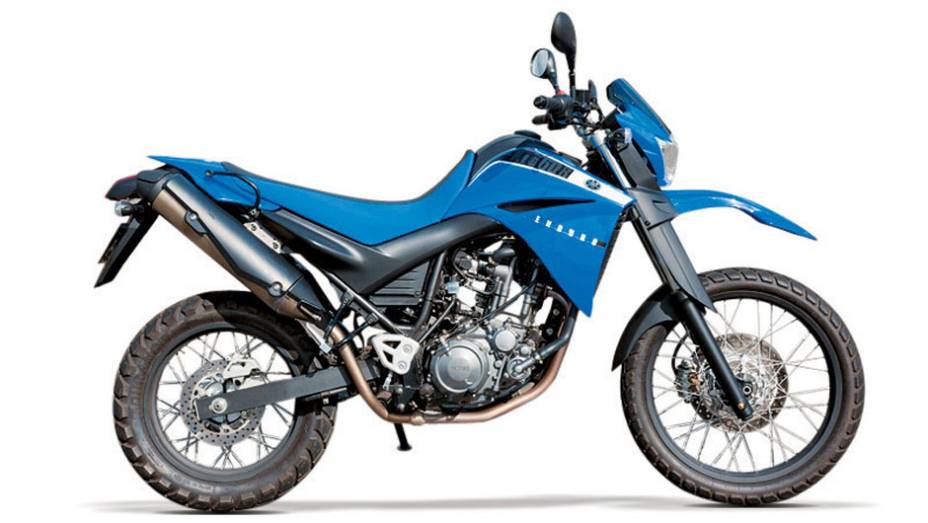 A xistezona é um produto único,a cara (boa) da Yamaha no Brasil.Uma moto vibrante e grande, com todoo espírito das verdadeiras trail puro-sangue,aquelas motos 50% on e 50% off-road.Acelera forte, viaja bem, freia firme. O sonhode muito marmanjo. Tem