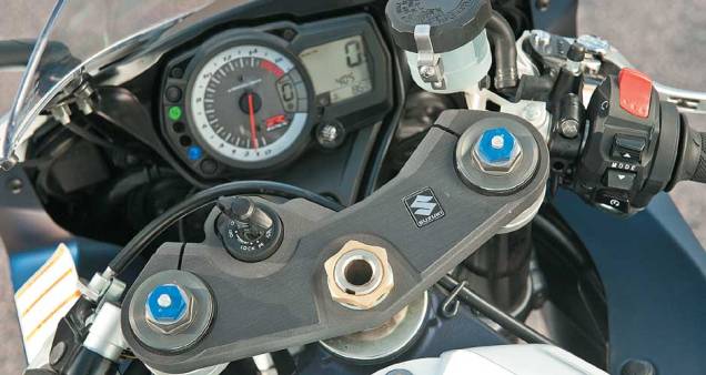 Semiguidões presos às bengalas reguláveis e shift-light sob o LCD Semiguidões presos às bengalas reguláveis e shift-light sob o LCD