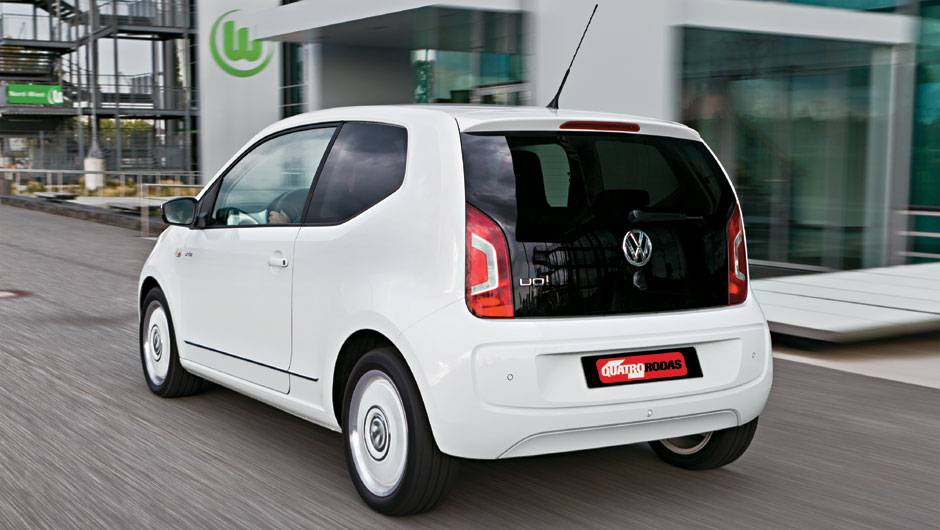 Tampa traseira formada pelo vidro inteiri&ccedil;o, como era no carro-conceito | <a href="https://quatrorodas.abril.com.br/carros/impressoes/volkswagen-up-643008.shtml" rel="migration">Leia mais</a> | <a href="https://quatrorodas.abril.com.br/noticias/fabricantes/conheca-versoes-" rel="migration"></a>