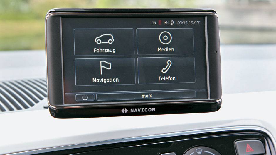 Tela remov&iacute;vel pode ser GPS ou conta-giros | <a href="https://quatrorodas.abril.com.br/carros/impressoes/volkswagen-up-643008.shtml" rel="migration">Leia mais</a> | <a href="https://quatrorodas.abril.com.br/noticias/fabricantes/conheca-versoes-vw-up-771576.shtml" rel="migration">Conhe&ccedil;a a</a>