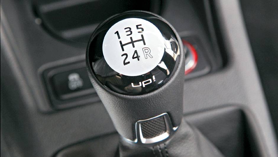 C&acirc;mbio de 5 marchas &eacute; exclusivo de Up! | <a href="https://quatrorodas.abril.com.br/carros/impressoes/volkswagen-up-643008.shtml" rel="migration">Leia mais</a> | <a href="https://quatrorodas.abril.com.br/noticias/fabricantes/conheca-versoes-vw-up-771576.shtml" rel="migration">Conhe&ccedil;a as ve</a>