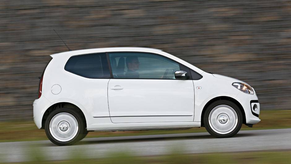 Up! &eacute; 30 cm menor que o Gol, mas o entre-eixos &eacute; s&oacute; 5 cm mais curto. modelo brasileiro &eacute; maior | <a href="https://quatrorodas.abril.com.br/carros/impressoes/volkswagen-up-643008.shtml" rel="migration">Leia mais</a> | <a href="https://quatrorodas.abril.com.br/noticias/fabri" rel="migration"></a>
