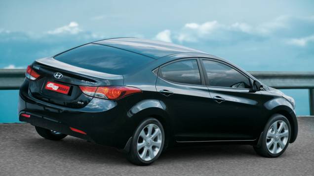 Traseira curta faz o Elantra parecer um hatchback Traseira curta faz o Elantra parecer um hatchback
