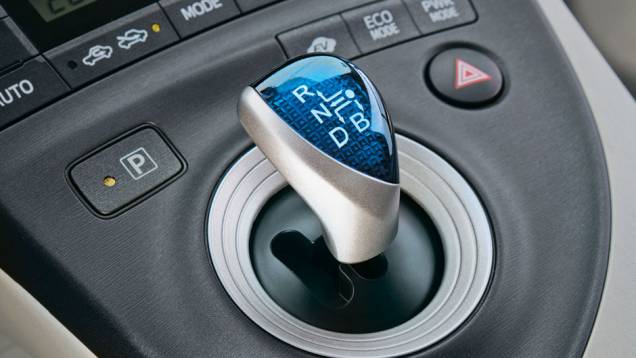 O console do câmbio... | <a href="https://quatrorodas.abril.com.br/salao-do-automovel/2012/carros/prius-703953.shtml" rel="migration">Leia mais</a>