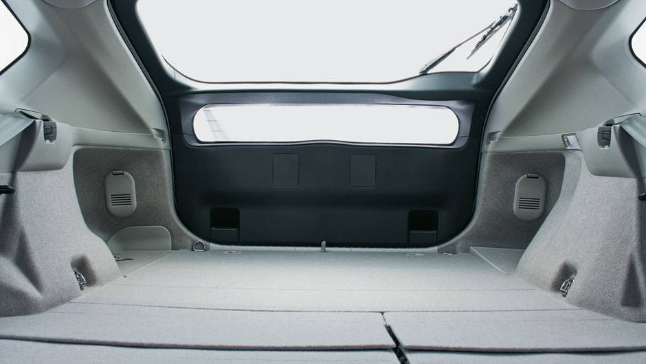 Dois vidros traseiros: solu&ccedil;&atilde;o original | <a href="https://quatrorodas.abril.com.br/salao-do-automovel/2012/carros/prius-703953.shtml" rel="migration">Leia mais</a>