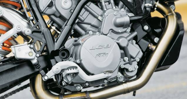 Motor LC8 é um V2 a 75º, refrigerado a líquido, de 1 litro e 115 cv a 9 000 rpm: empurra com firmeza e transmite confiança.