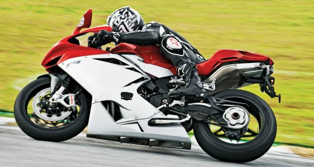 Recém -na ciona liza da, a mv agusta F4 é um mito que parece cada vez menos distante.