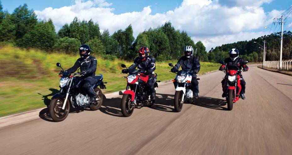 Fazer, Comet, CB e Next: nuas, mas com asas aerodinâmicas | <a href="https://quatrorodas.abril.com.br/moto/testes/dafra-next-250-x-honda-cb-300r-x-kasinski-comet-gt-250-x-yamaha-fazer-250-693582.shtml" rel="migration">Leia mais</a>