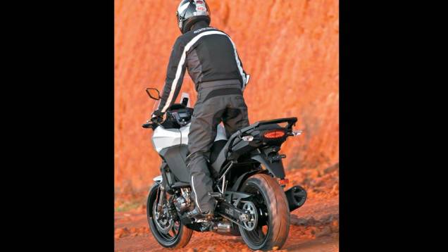 Pneus mistos e rodas leves: a lama não é seu habitat | <a href="https://quatrorodas.abril.com.br/moto/testes/kawasaki-versys-1000-701235.shtml" rel="migration">Leia mais</a> Pneus mistos e rodas leves: a lama não é seu habitat | <a href="https://quatrorodas.abril.com.br/moto/testes/kawasaki-versys-1000-701235.shtml" rel="migration">Leia mais</a>