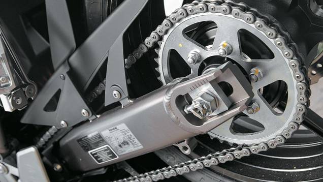 Coroa de 43 dentes, um a mais que na Z1000 | <a href="https://quatrorodas.abril.com.br/moto/testes/kawasaki-versys-1000-701235.shtml" rel="migration">Leia mais</a> Coroa de 43 dentes, um a mais que na Z1000 | <a href="https://quatrorodas.abril.com.br/moto/testes/kawasaki-versys-1000-701235.shtml" rel="migration">Leia mais</a>