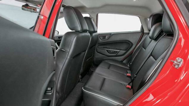 ...e volante com regulagem de altura e profundidade | <a href="https://quatrorodas.abril.com.br/carros/comparativos/ford-new-fiesta-x-chevrolet-sonic-699387.shtml" rel="migration">Leia mais</a> ...e volante com regulagem de altura e profundidade | <a href="https://quatrorodas.abril.com.br/carros/comparativos/ford-new-fiesta-x-chevrolet-sonic-699387.shtml" rel="migration">Leia mais</a>