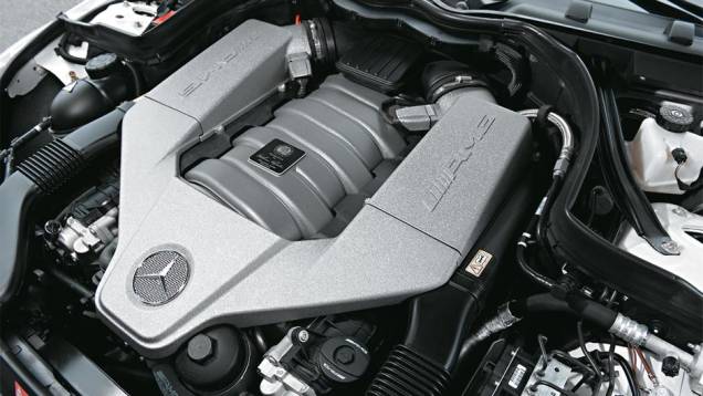 Cada motor AMG é montado por apenas um funcionário | <a href="https://quatrorodas.abril.com.br/carros/testes/mercedes-benz-c-63-amg-black-series-699994.shtml" rel="migration">Leia mais</a> Cada motor AMG é montado por apenas um funcionário | <a href="https://quatrorodas.abril.com.br/carros/testes/mercedes-benz-c-63-amg-black-series-699994.shtml" rel="migration">Leia mais</a>