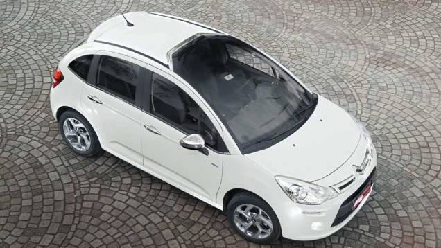Para-brisa Zenith agrada por dentro, mas prejudicao visual externo | <a href="https://quatrorodas.abril.com.br/salao-do-automovel/2012/carros/c3-704048.shtml" rel="migration">Leia mais</a> Para-brisa Zenith agrada por dentro, mas prejudicao visual externo | <a href="https://quatrorodas.abril.com.br/salao-do-automovel/2012/carros/c3-704048.shtml" rel="migration">Leia mais</a>