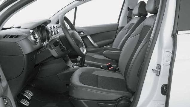 Volante e bancos têm ajuste de altura | <a href="https://quatrorodas.abril.com.br/salao-do-automovel/2012/carros/c3-704048.shtml" rel="migration">Leia mais</a> Volante e bancos têm ajuste de altura | <a href="https://quatrorodas.abril.com.br/salao-do-automovel/2012/carros/c3-704048.shtml" rel="migration">Leia mais</a>