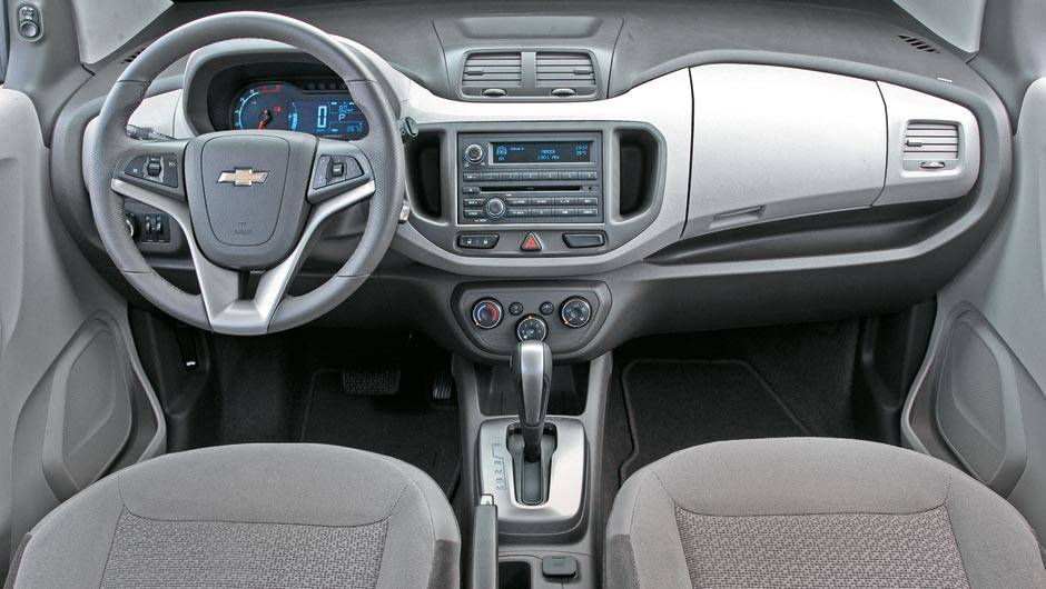 Spin tem interior mais moderno que o da rival | <a href="https://quatrorodas.abril.com.br/carros/comparativos/chevrolet-spin-x-nissan-grand-livina-700392.shtml" rel="migration">Leia o comparativo</a> - <a href="https://quatrorodas.abril.com.br/galerias/nissan/grand-livina-ed" rel="migration"></a> Spin tem interior mais moderno que o da rival | <a href="https://quatrorodas.abril.com.br/carros/comparativos/chevrolet-spin-x-nissan-grand-livina-700392.shtml" rel="migration">Leia o comparativo</a> - <a href="https://quatrorodas.abril.com.br/galerias/nissan/grand-livina-ed" rel="migration"></a>