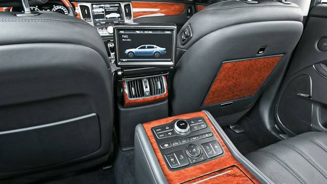 ... que conta com massageador, ventilação e aquecimento | <a href="https://quatrorodas.abril.com.br/carros/lancamentos/hyundai-equus-vs-460-699012.shtml" rel="migration">Leia mais</a> ... que conta com massageador, ventilação e aquecimento | <a href="https://quatrorodas.abril.com.br/carros/lancamentos/hyundai-equus-vs-460-699012.shtml" rel="migration">Leia mais</a>