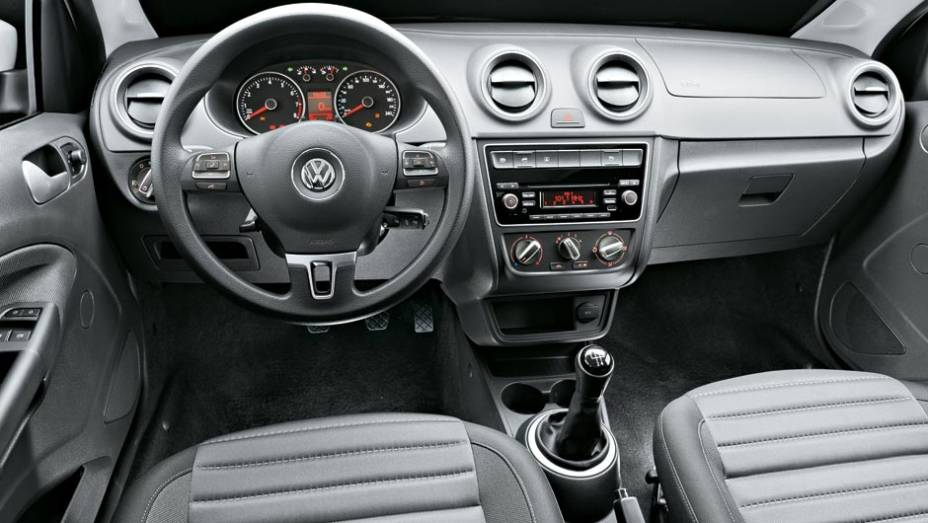 Versão Power tem volante ajustável em altura e profundidade | <a href="https://quatrorodas.abril.com.br/carros/testes/vw-gol-699508.shtml" rel="migration">Leia mais</a>