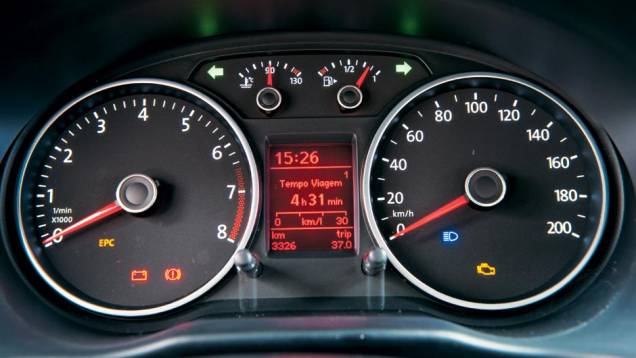 Iluminação é branca nos instrumentos e vermelha no visor central | <a href="https://quatrorodas.abril.com.br/carros/testes/vw-gol-699508.shtml" rel="migration">Leia mais</a> Iluminação é branca nos instrumentos e vermelha no visor central | <a href="https://quatrorodas.abril.com.br/carros/testes/vw-gol-699508.shtml" rel="migration">Leia mais</a>