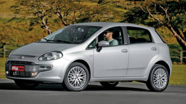 Punto Essence 1.6 Pode vir com câmbio Dualogic, bancos de couro e som, opcionais. Tem o melhor custo-benefício | <a href="https://quatrorodas.abril.com.br/carros/testes/fiat-punto-699955.shtml" rel="migration">Leia mais</a>