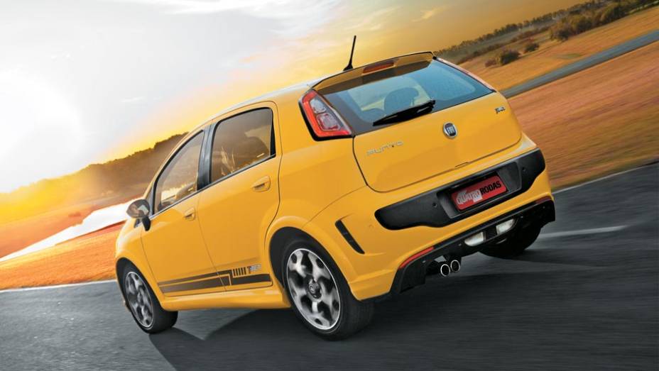 Corte vertical na lateral do para-choque só tem função estética | <a href="https://quatrorodas.abril.com.br/carros/testes/fiat-punto-699955.shtml" rel="migration">Leia mais</a>