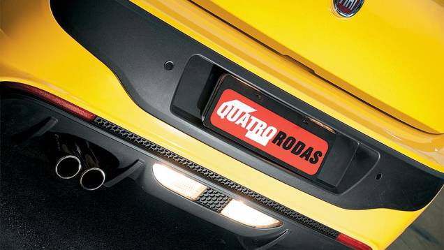 Luz de ré fica no centro do para-choque | <a href="https://quatrorodas.abril.com.br/carros/testes/fiat-punto-699955.shtml" rel="migration">Leia mais</a> Luz de ré fica no centro do para-choque | <a href="https://quatrorodas.abril.com.br/carros/testes/fiat-punto-699955.shtml" rel="migration">Leia mais</a>