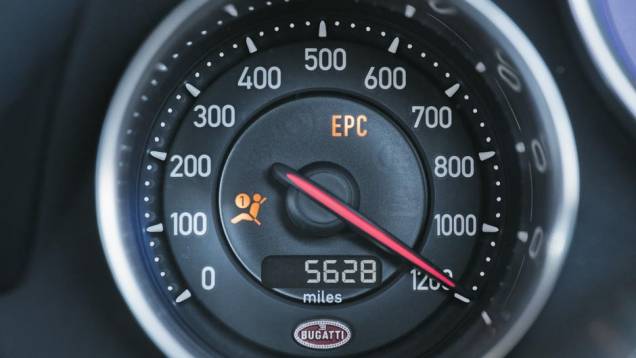 "Potenciômetro" Quadriturbo | <a href="https://quatrorodas.abril.com.br/carros/impressoes/bugatti-veyron-vitesse-699818.shtml" rel="migration">Leia mais</a> "Potenciômetro" Quadriturbo | <a href="https://quatrorodas.abril.com.br/carros/impressoes/bugatti-veyron-vitesse-699818.shtml" rel="migration">Leia mais</a>