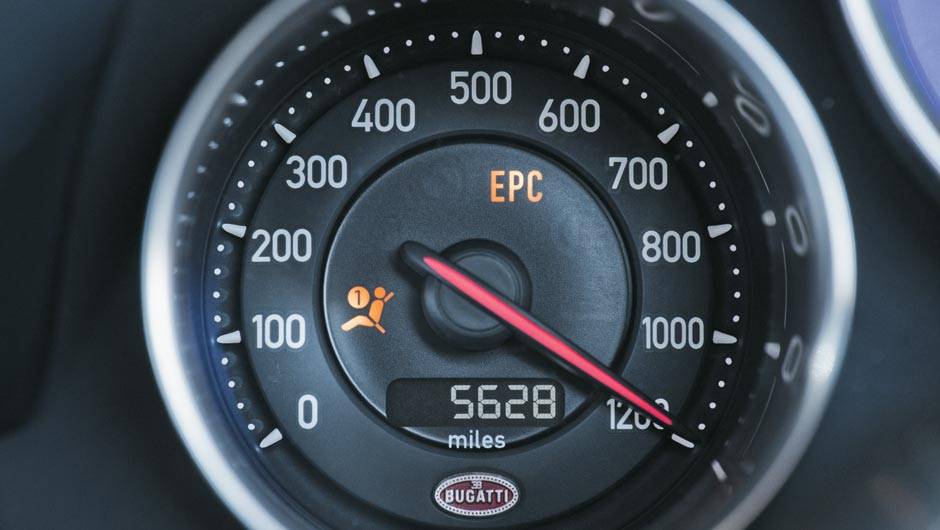 "Potenciômetro" Quadriturbo | <a href="https://quatrorodas.abril.com.br/carros/impressoes/bugatti-veyron-vitesse-699818.shtml" rel="migration">Leia mais</a>