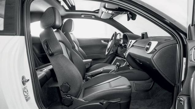 Cabine é apertada,... | <a href="https://quatrorodas.abril.com.br/carros/testes/audi-a1-sport-704018.shtml" rel="migration">Leia mais</a> Cabine é apertada,... | <a href="https://quatrorodas.abril.com.br/carros/testes/audi-a1-sport-704018.shtml" rel="migration">Leia mais</a>