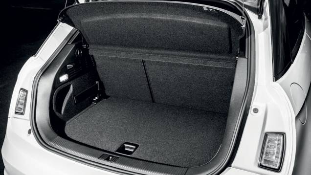 Um par adicional de lanternas protege a retaguarda ao andar com a tampa erguida | <a href="https://quatrorodas.abril.com.br/carros/testes/audi-a1-sport-704018.shtml" rel="migration">Leia mais</a> Um par adicional de lanternas protege a retaguarda ao andar com a tampa erguida | <a href="https://quatrorodas.abril.com.br/carros/testes/audi-a1-sport-704018.shtml" rel="migration">Leia mais</a>