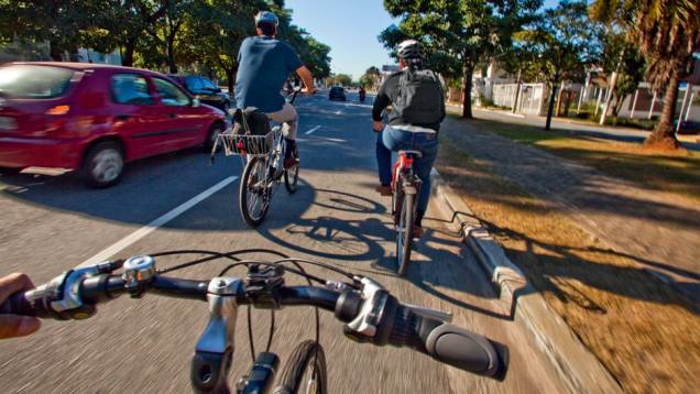 Em São Paulo, 350000 viagens diáriasde bike | <a href="https://quatrorodas.abril.com.br/reportagens/geral/sao-paulo-faz-pelos-ciclistas-704346.shtml" rel="migration">Leia mais</a>