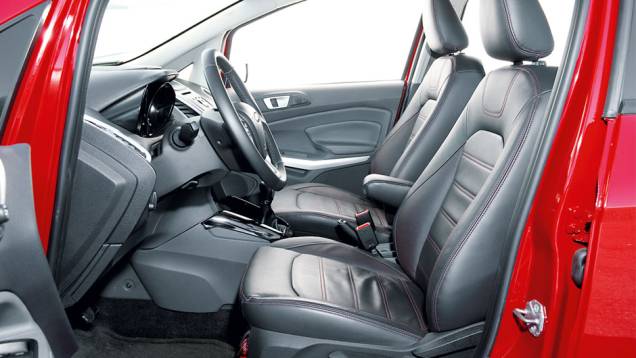 Banco, volante e cintos têm ajuste de altura | <a href="https://quatrorodas.abril.com.br/carros/comparativos/ecosport-1-6-x-ecosport-2-0-703378.shtml" rel="migration">Leia mais</a> Banco, volante e cintos têm ajuste de altura | <a href="https://quatrorodas.abril.com.br/carros/comparativos/ecosport-1-6-x-ecosport-2-0-703378.shtml" rel="migration">Leia mais</a>