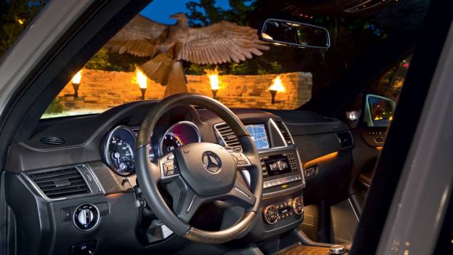 O monitor de central é a maior novidade do painel do SUV reestilizado | <a href="https://quatrorodas.abril.com.br/carros/impressoes/mercedes-benz-gl-550-704560.shtml" rel="migration">Leia mais</a> O monitor de central é a maior novidade do painel do SUV reestilizado | <a href="https://quatrorodas.abril.com.br/carros/impressoes/mercedes-benz-gl-550-704560.shtml" rel="migration">Leia mais</a>