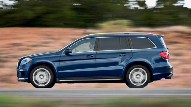 Porta-malas cresceu 60 litros, com o aumento do balanço traseiro | <a href="https://quatrorodas.abril.com.br/carros/impressoes/mercedes-benz-gl-550-704560.shtml" rel="migration">Leia mais</a> Porta-malas cresceu 60 litros, com o aumento do balanço traseiro | <a href="https://quatrorodas.abril.com.br/carros/impressoes/mercedes-benz-gl-550-704560.shtml" rel="migration">Leia mais</a>