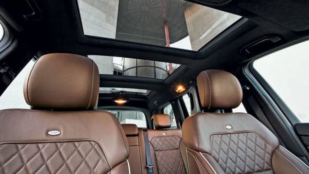 Teto panorâmico que se abre sobre o motorista | <a href="https://quatrorodas.abril.com.br/carros/impressoes/mercedes-benz-gl-550-704560.shtml" rel="migration">Leia mais</a> Teto panorâmico que se abre sobre o motorista | <a href="https://quatrorodas.abril.com.br/carros/impressoes/mercedes-benz-gl-550-704560.shtml" rel="migration">Leia mais</a>