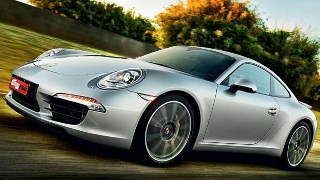 Os retrovisores agora estão na porta e não mais no canto do vidro | <a href="https://quatrorodas.abril.com.br/carros/testes/porsche-911-carrera-s-716751.shtml" rel="migration">Leia mais</a>