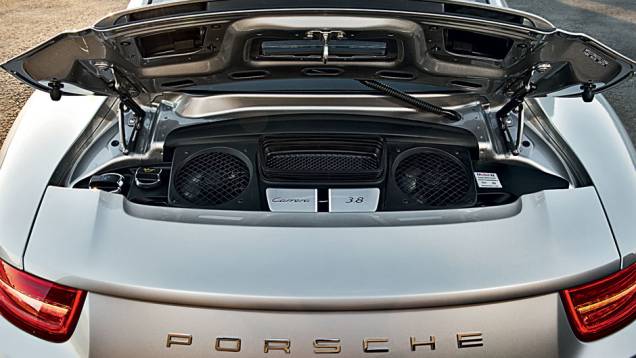 Cobertura nõa dá acesso ao motor central | <a href="https://quatrorodas.abril.com.br/carros/testes/porsche-911-carrera-s-716751.shtml" rel="migration">Leia mais</a> Cobertura nõa dá acesso ao motor central | <a href="https://quatrorodas.abril.com.br/carros/testes/porsche-911-carrera-s-716751.shtml" rel="migration">Leia mais</a>