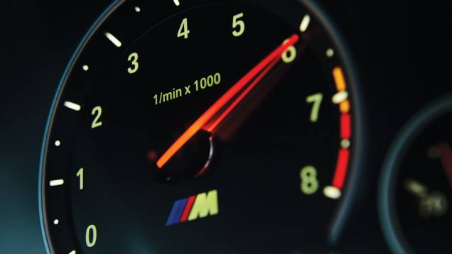 O V8 gera 560 cv a 6 000 rpm | <a href="https://quatrorodas.abril.com.br/carros/comparativos/bmw-m5-x-mercedes-benz-63-amg-737606.shtml" rel="migration">Leia mais</a> O V8 gera 560 cv a 6 000 rpm | <a href="https://quatrorodas.abril.com.br/carros/comparativos/bmw-m5-x-mercedes-benz-63-amg-737606.shtml" rel="migration">Leia mais</a>