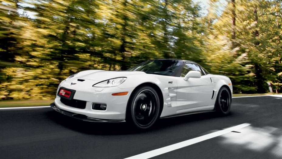 O motor atual é uma derivação do V8 que estreou em 1955 | <a href="https://quatrorodas.abril.com.br/carros/impressoes/chevrolet-corvette-zr1-736869.shtml" rel="migration">Leia mais</a>