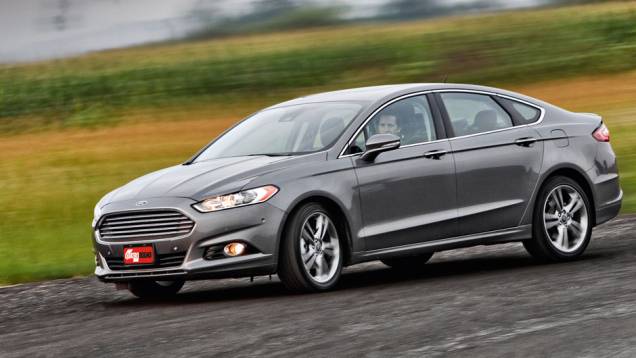 Grade trapezoidal inspirada nos Aston Martin | <a href="https://quatrorodas.abril.com.br/carros/impressoes/ford-fusion-2-0-titanium-716588.shtml" rel="migration">Leia mais</a> Grade trapezoidal inspirada nos Aston Martin | <a href="https://quatrorodas.abril.com.br/carros/impressoes/ford-fusion-2-0-titanium-716588.shtml" rel="migration">Leia mais</a>