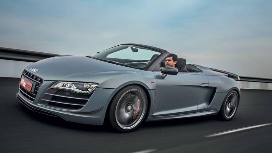 Pintura fosca diferencia o visual do R8 GT Spyder | <a href="https://quatrorodas.abril.com.br/carros/testes/audi-r8-gt-spyder-736694.shtml" rel="migration">Leia mais</a>