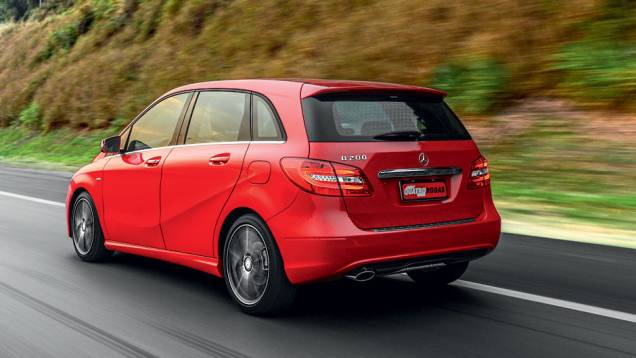Minivan tem ótima aerodinâmica, com Cx de 0,26 | <a href="https://quatrorodas.abril.com.br/carros/lancamentos/mercedes-benz-b-200-turbo-724725.shtml" rel="migration">Leia mais</a> Minivan tem ótima aerodinâmica, com Cx de 0,26 | <a href="https://quatrorodas.abril.com.br/carros/lancamentos/mercedes-benz-b-200-turbo-724725.shtml" rel="migration">Leia mais</a>