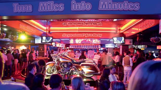 O Harley Motor Show tem mais de 30 motos | <a href="https://quatrorodas.abril.com.br/reportagens/geral/clima-garagem-724995.shtml" rel="migration">Leia mais</a>