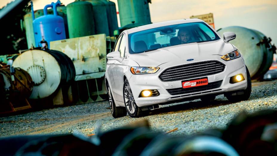 Grade estilo bocão: nova identidade visual da Ford | <a href="https://quatrorodas.abril.com.br/carros/testes/ford-fusion-2-0-ecoboost-725620.shtml" rel="migration">Leia mais</a>